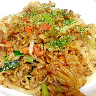 余り野菜と焼きそば麺とご飯でそば飯